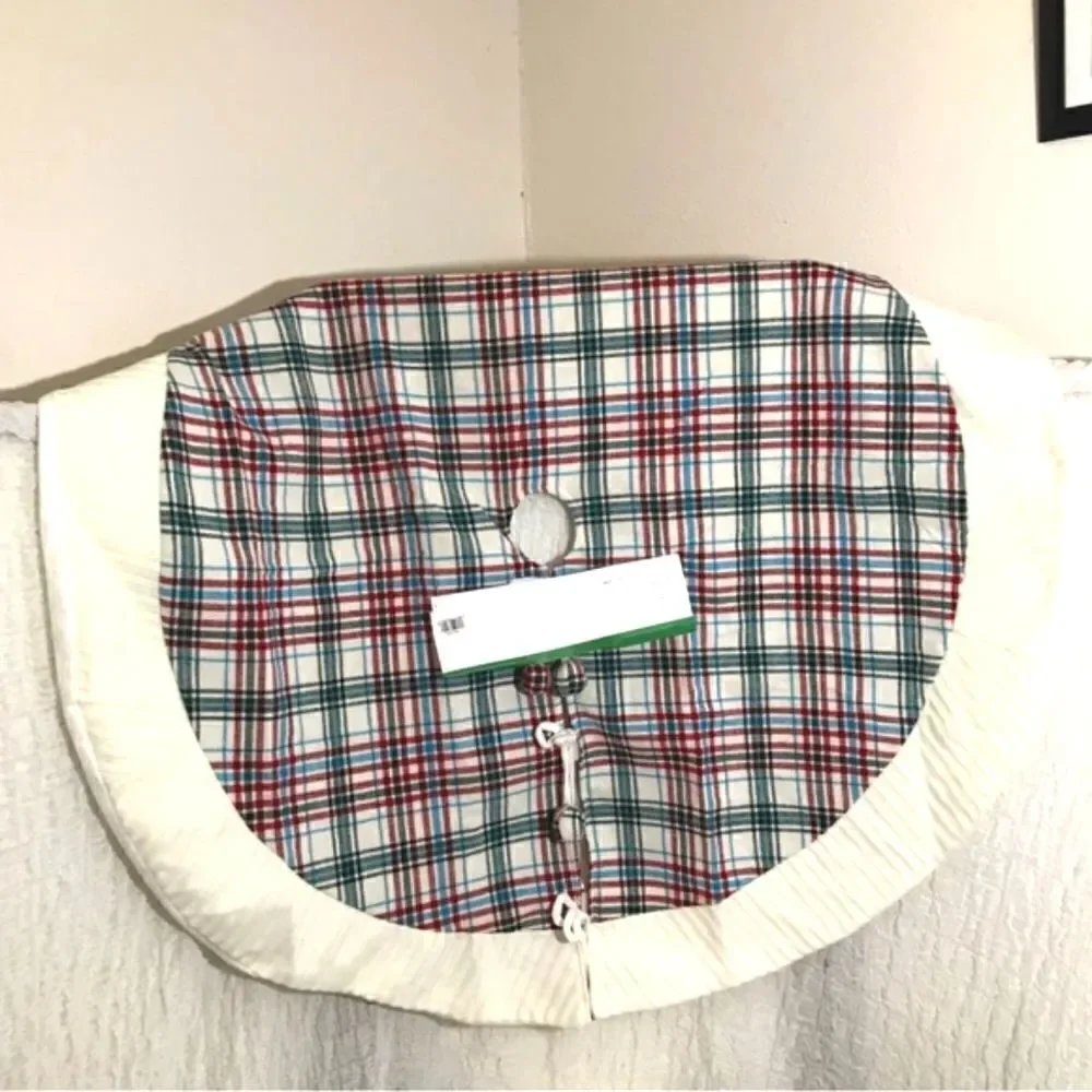 Place & Time by Joann Plaid Christmas Tree Skirt